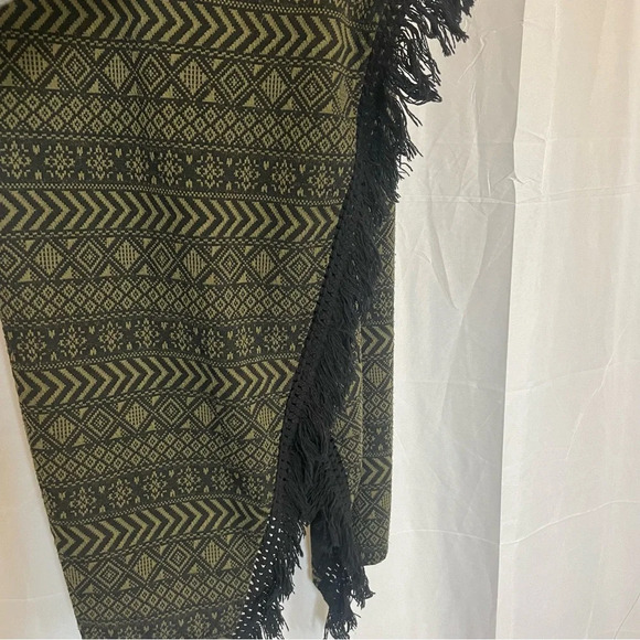 C Wonder Women’s Open Front Sleeveless Fringed Cardigan Kimono Geometric Pattern - Picture 6 of 13